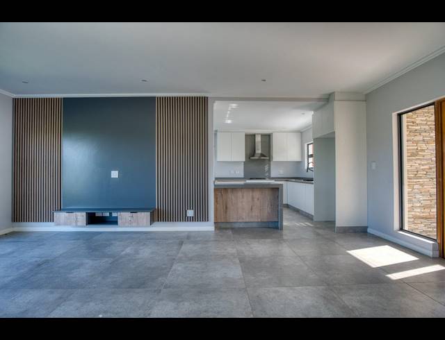 3 BEDROOM DUPLEX FOR SALE IN PALM LAKES ESTATE